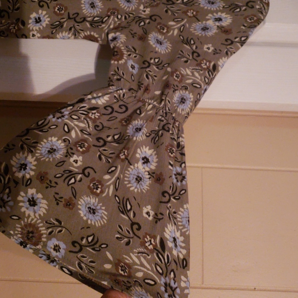 Dress - Picture 2 of 4